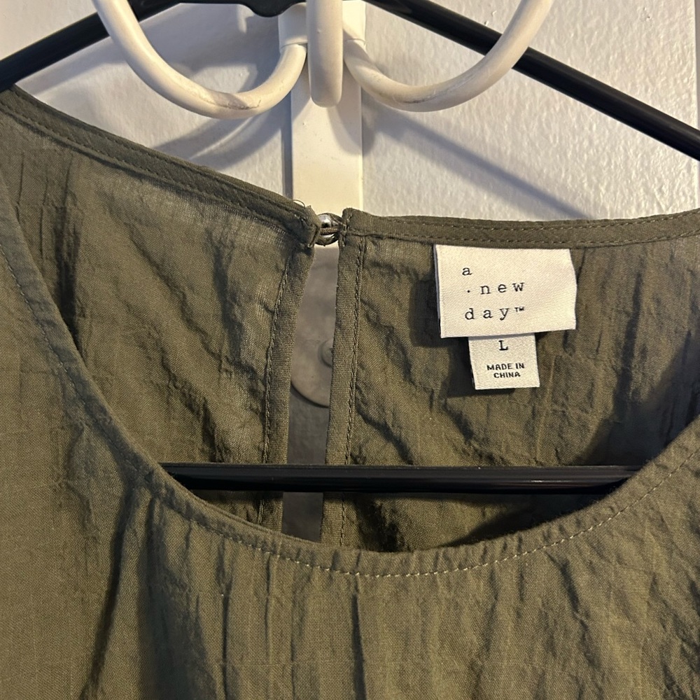 blouse - Picture 2 of 3